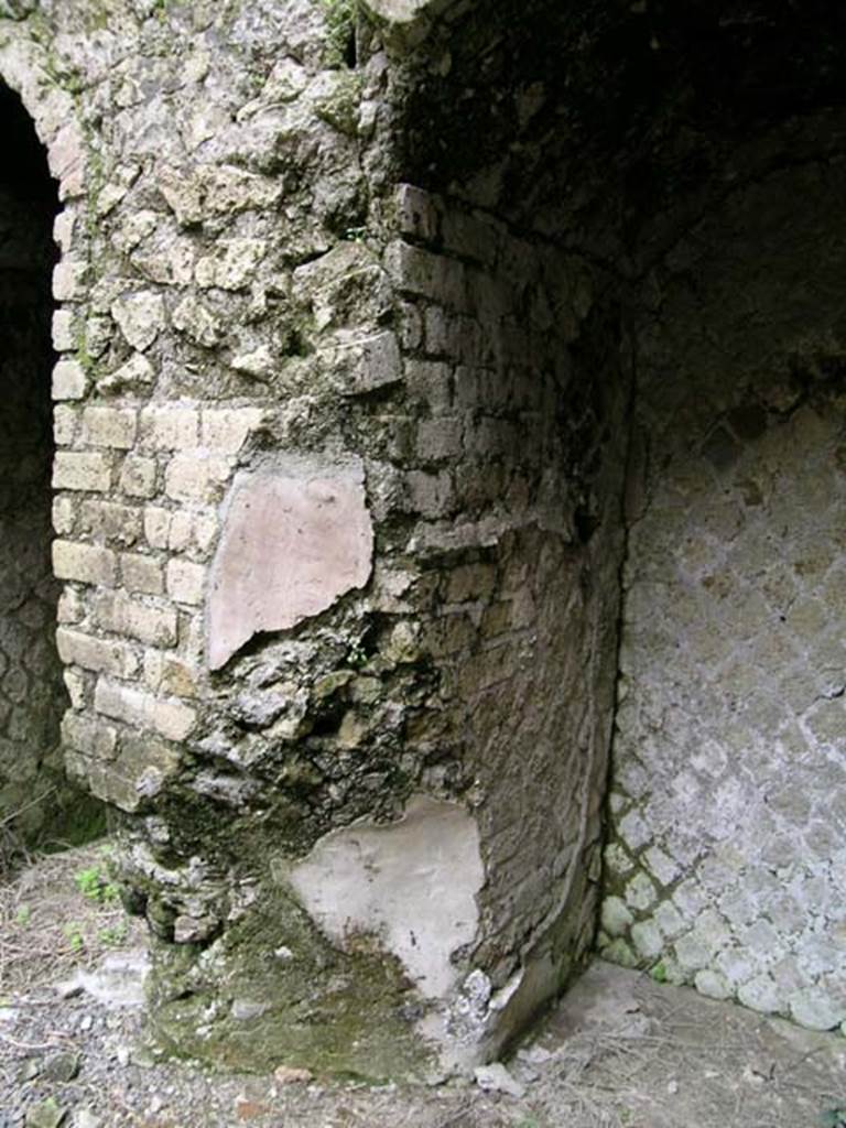 Ins Or II, 15, Herculaneum. May 2004. Rear room, detail from central pilaster near west wall.
Photo courtesy of Nicolas Monteix.